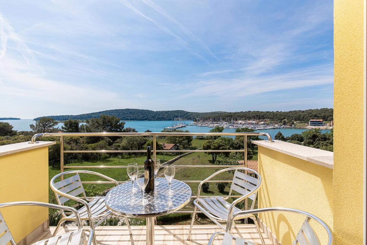 Apartmani Mirna Luka Pomer Esterno foto
