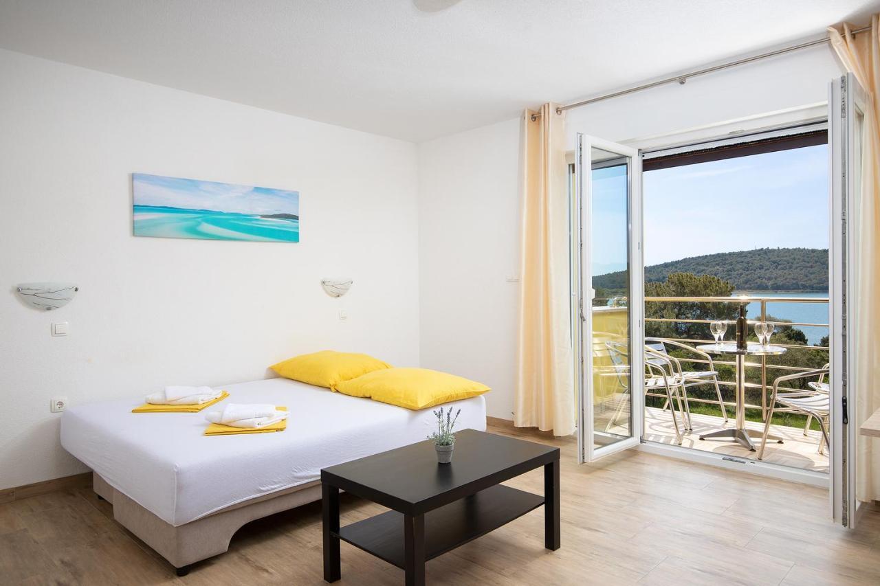 Apartmani Mirna Luka Pomer Esterno foto
