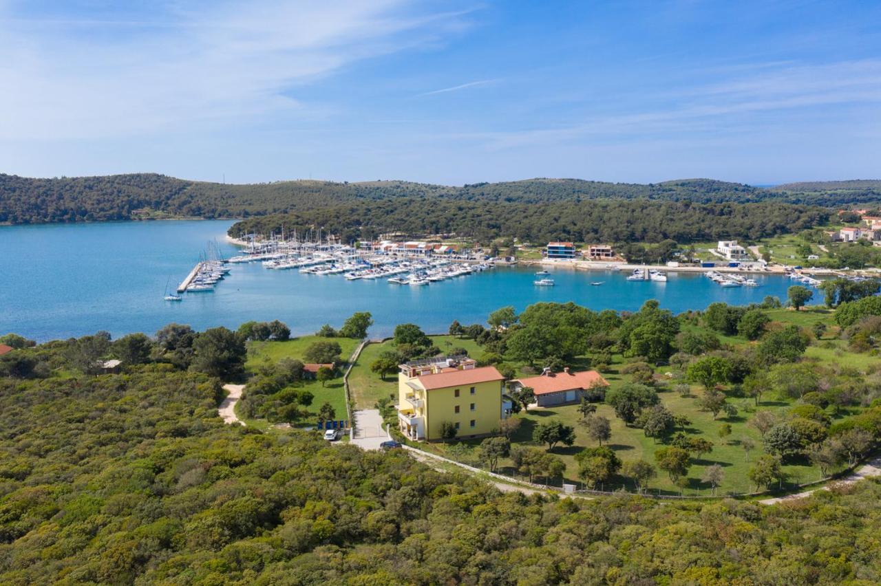 Apartmani Mirna Luka Pomer Esterno foto