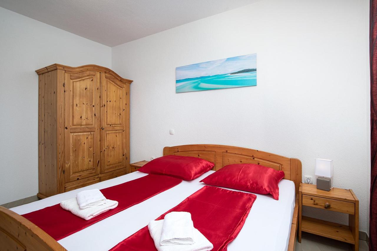 Apartmani Mirna Luka Pomer Esterno foto