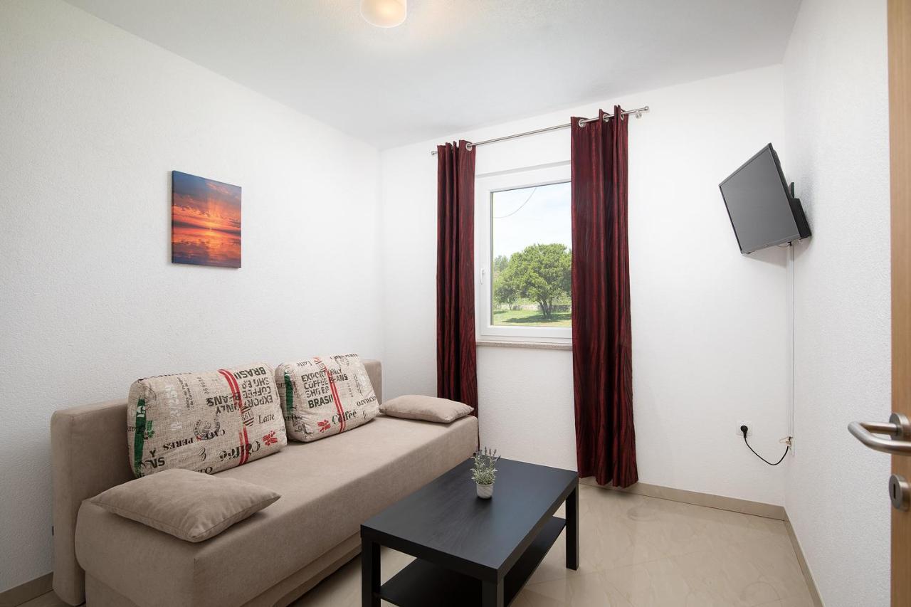 Apartmani Mirna Luka Pomer Esterno foto