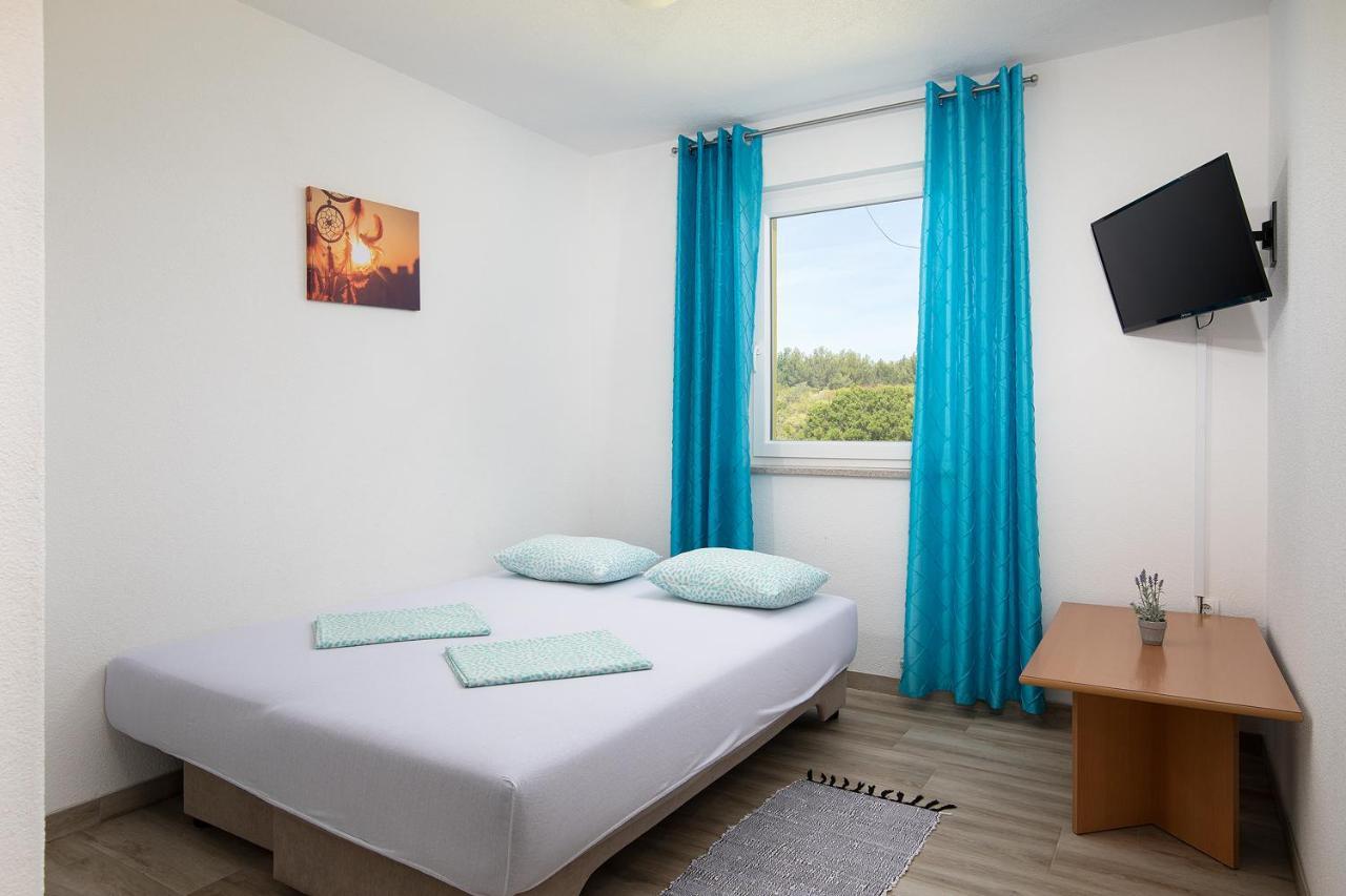 Apartmani Mirna Luka Pomer Esterno foto