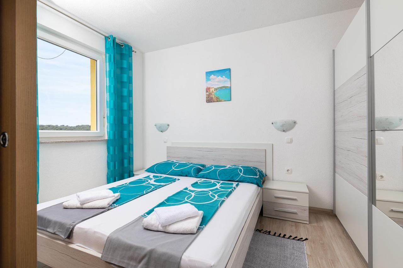 Apartmani Mirna Luka Pomer Esterno foto