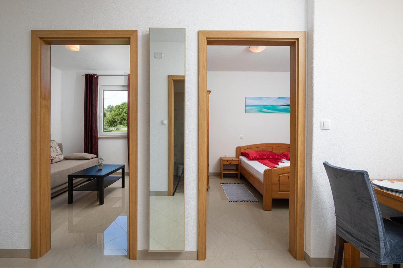 Apartmani Mirna Luka Pomer Esterno foto