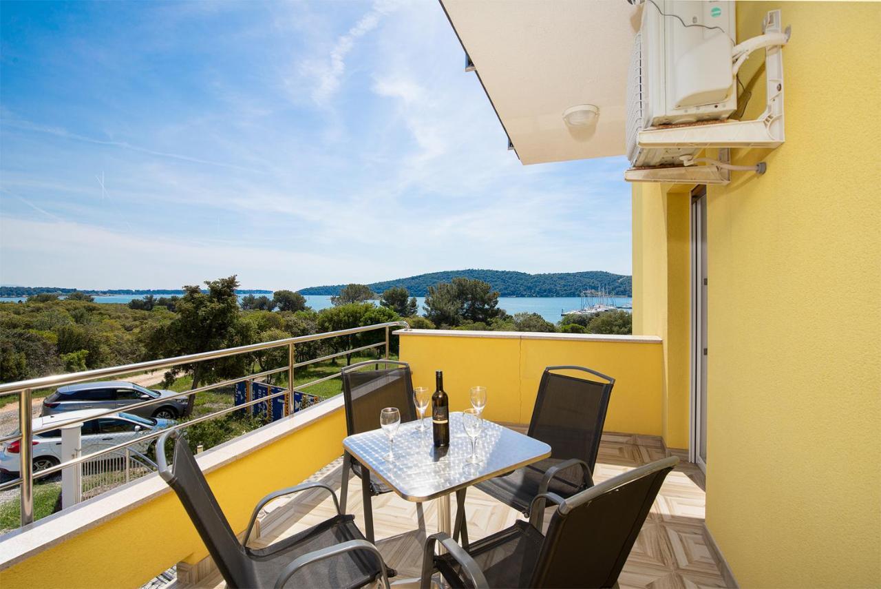 Apartmani Mirna Luka Pomer Esterno foto
