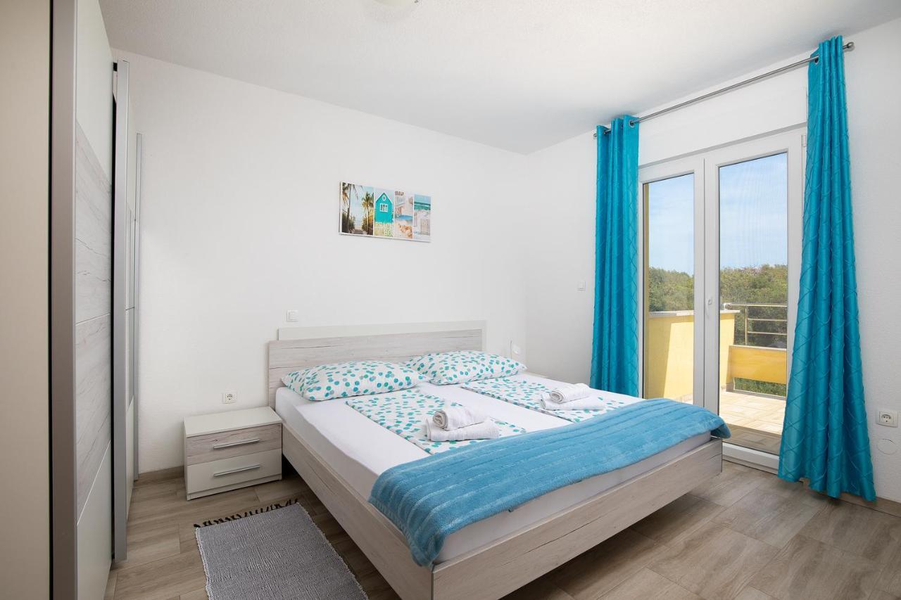 Apartmani Mirna Luka Pomer Esterno foto