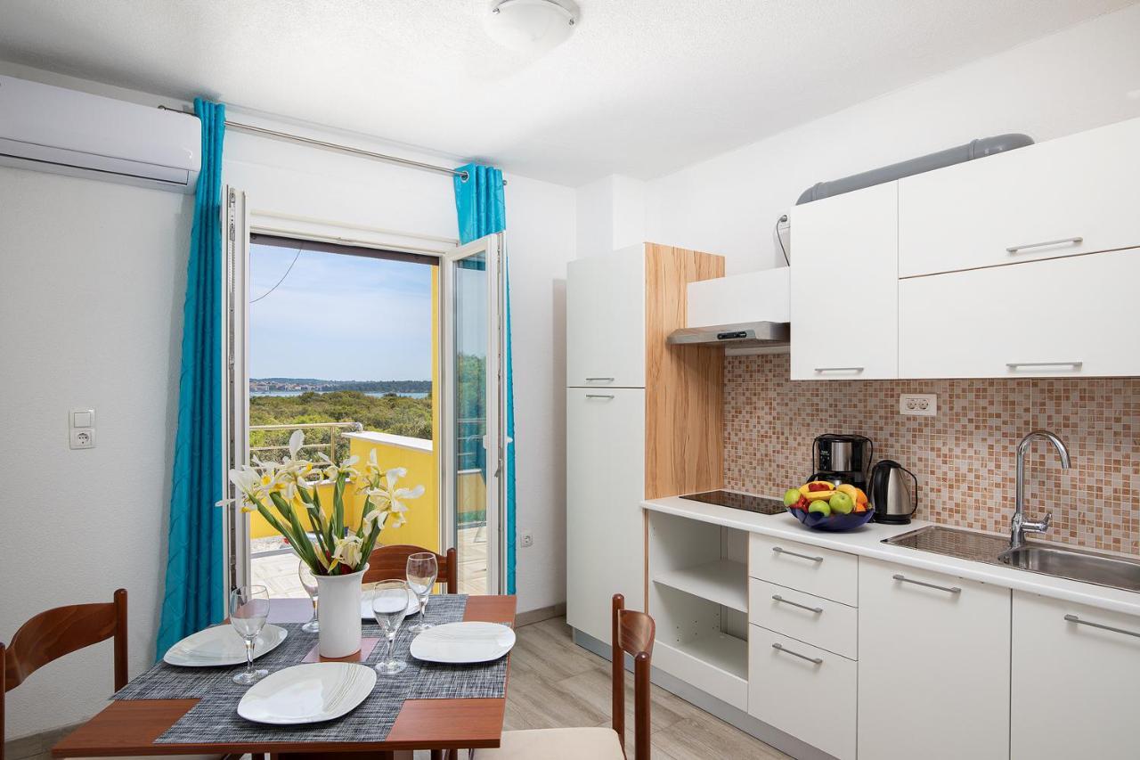 Apartmani Mirna Luka Pomer Esterno foto