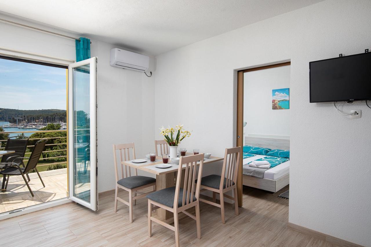 Apartmani Mirna Luka Pomer Esterno foto