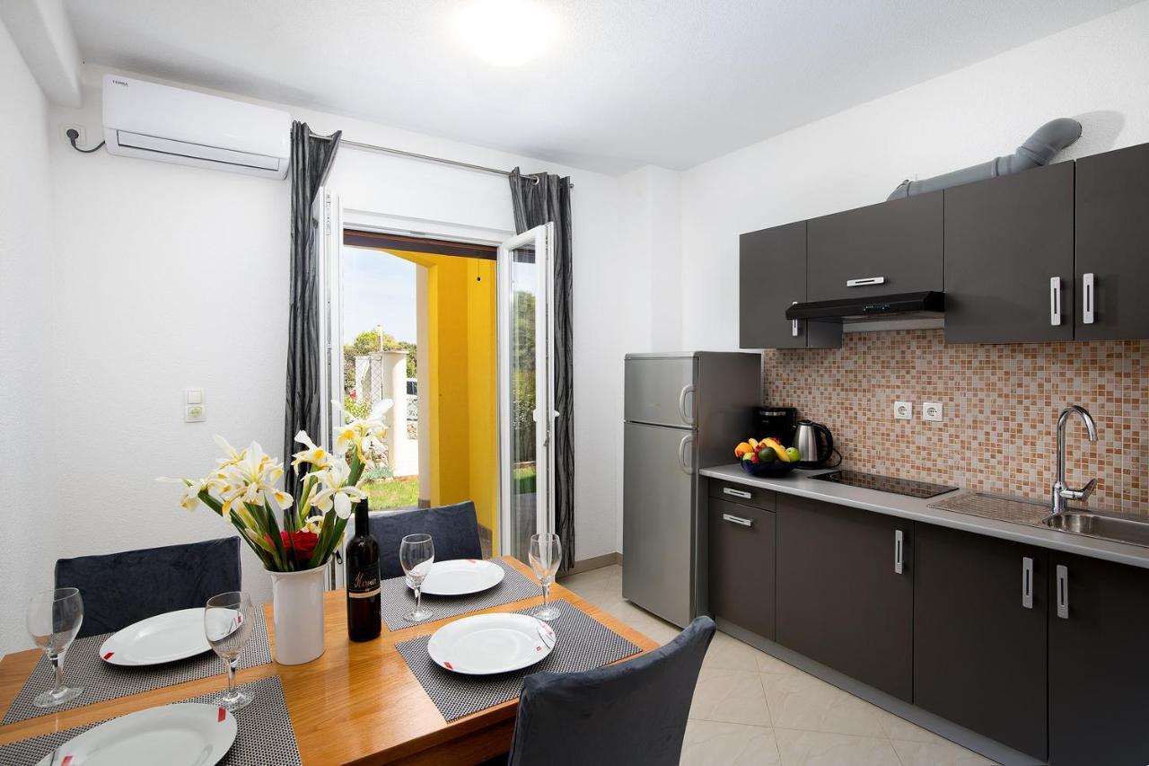 Apartmani Mirna Luka Pomer Esterno foto