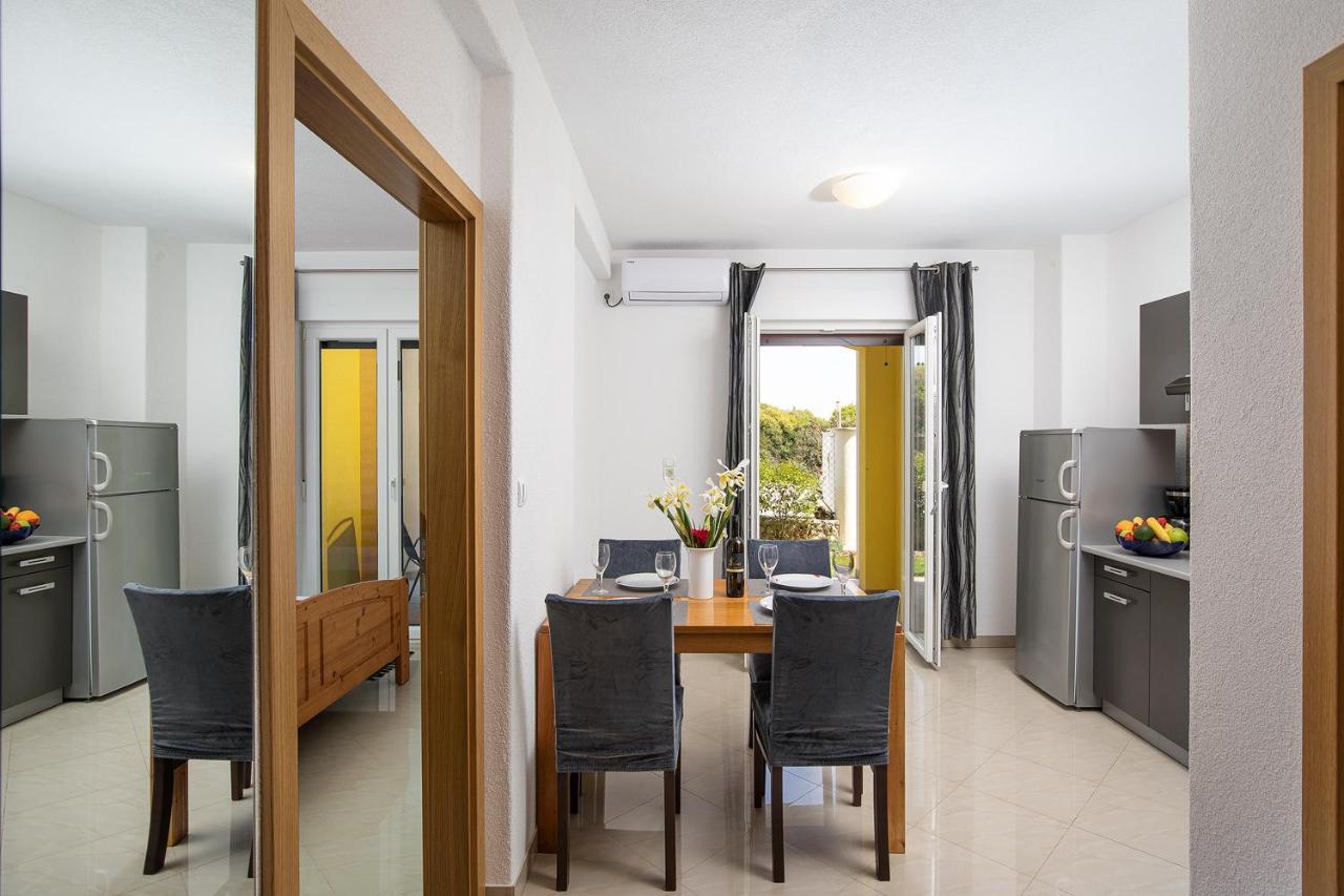 Apartmani Mirna Luka Pomer Esterno foto