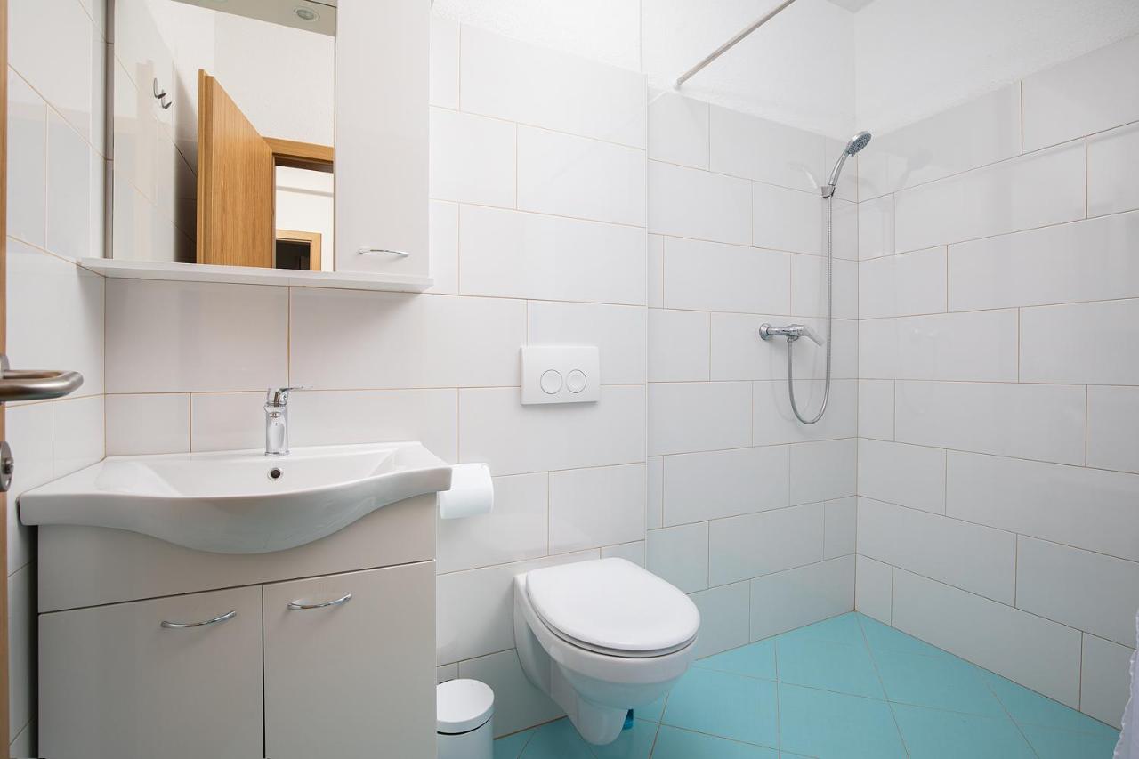 Apartmani Mirna Luka Pomer Esterno foto