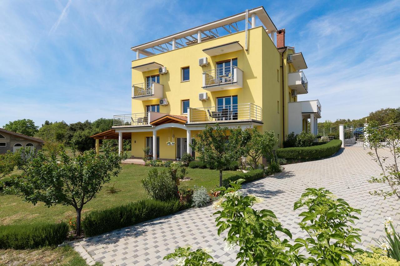 Apartmani Mirna Luka Pomer Esterno foto