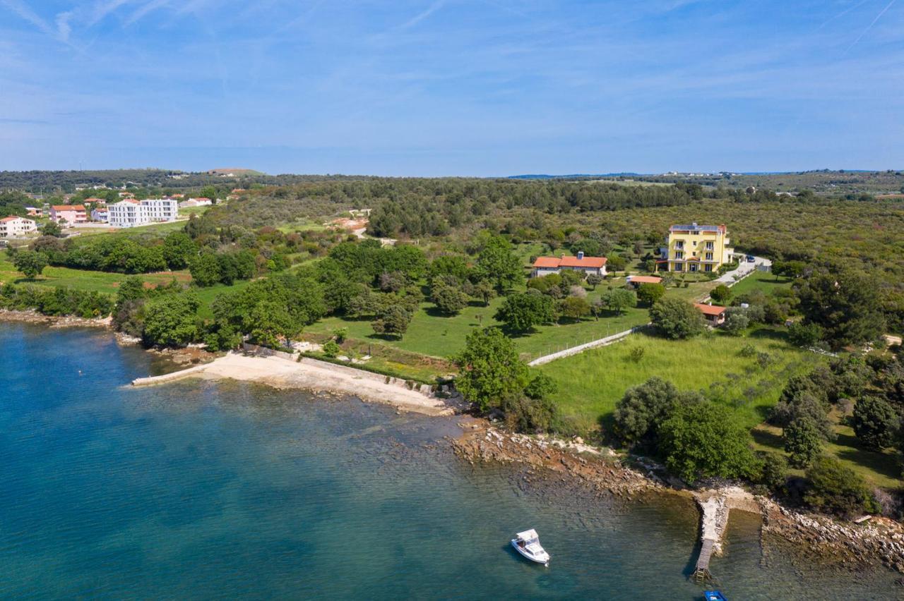 Apartmani Mirna Luka Pomer Esterno foto